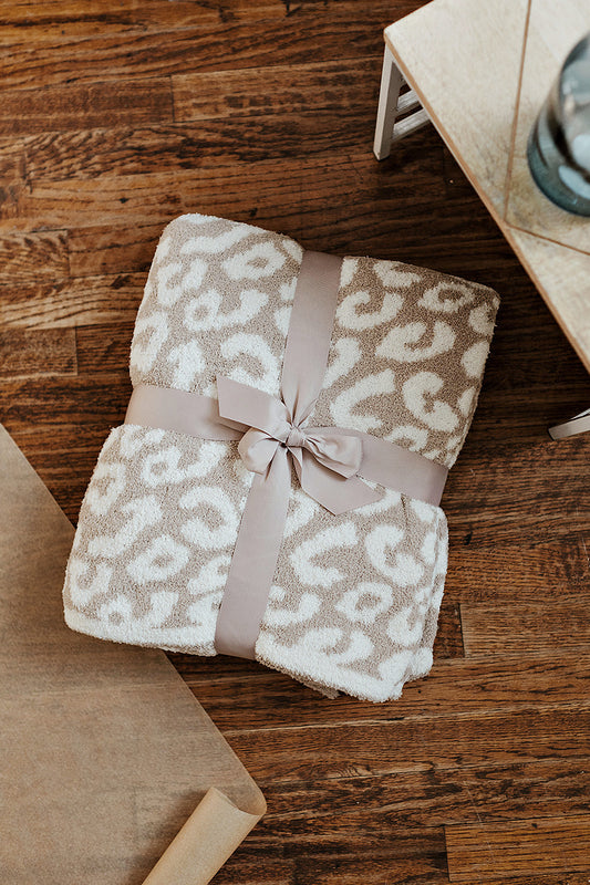 BEST SELLER!! Comfy Luxe "Leopard" Reversible Throw Blanket in 3 Colors