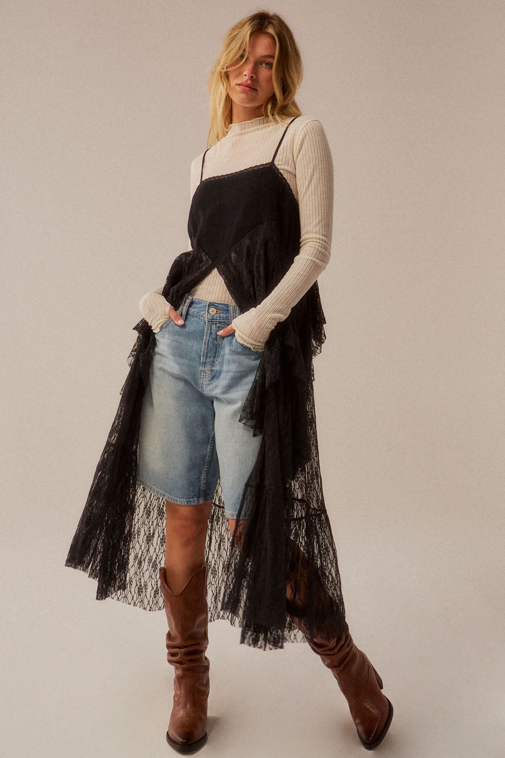 Ruffle Lace High-Low Top in Black