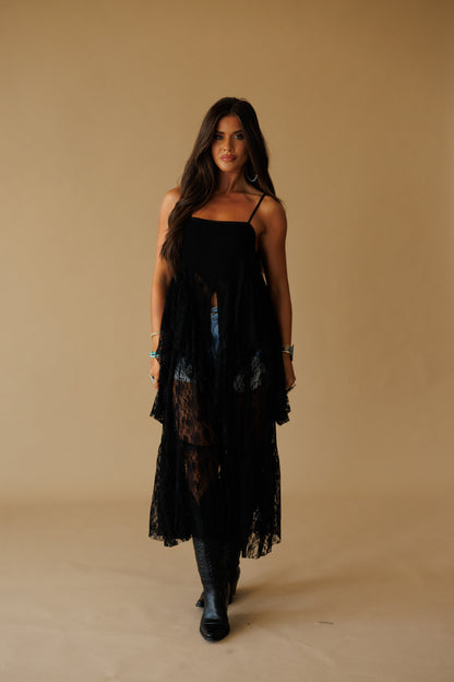 Ruffle Lace High-Low Top in Black