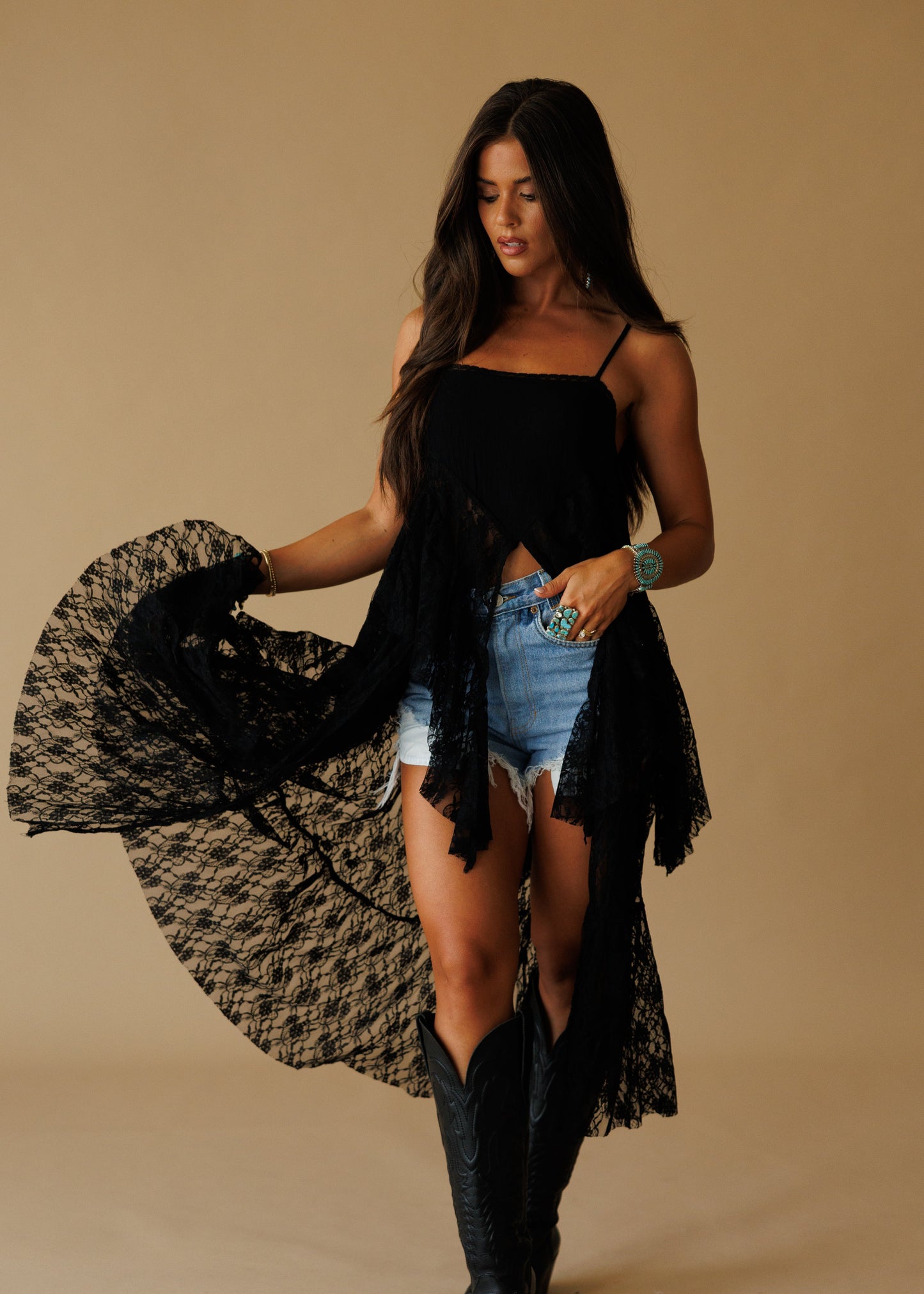 Ruffle Lace High-Low Top in Black