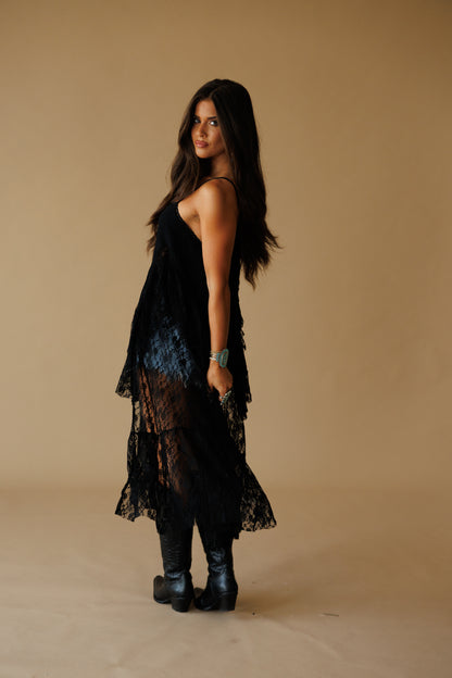 Ruffle Lace High-Low Top in Black