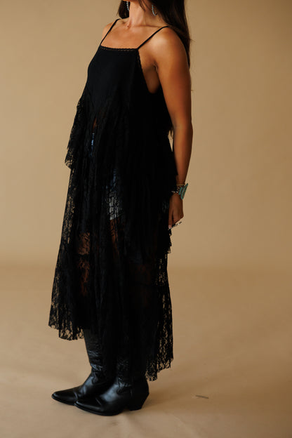 Ruffle Lace High-Low Top in Black