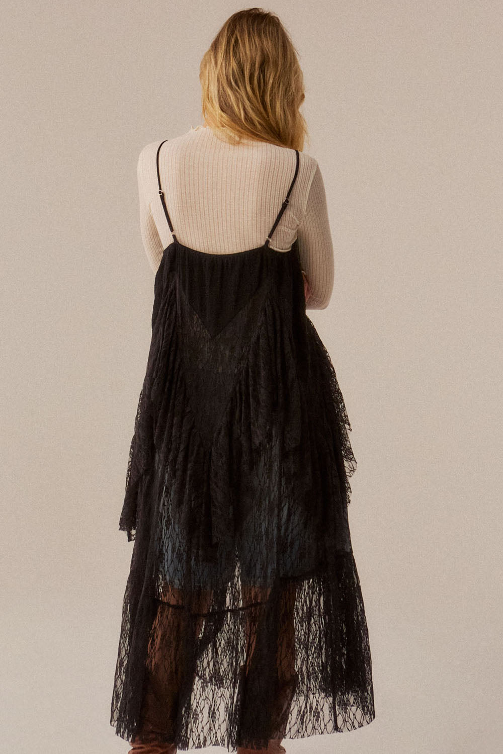 Ruffle Lace High-Low Top in Black