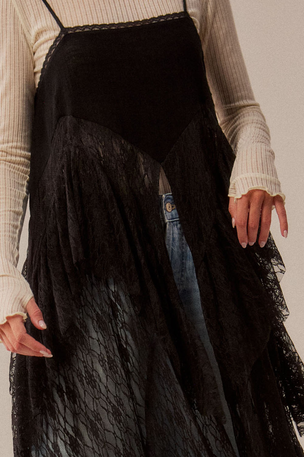Ruffle Lace High-Low Top in Black