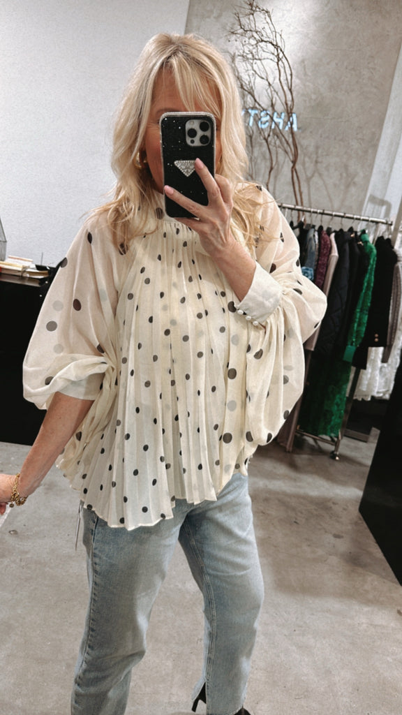 FINAL SALE!! Chic Polka Dot Blouse