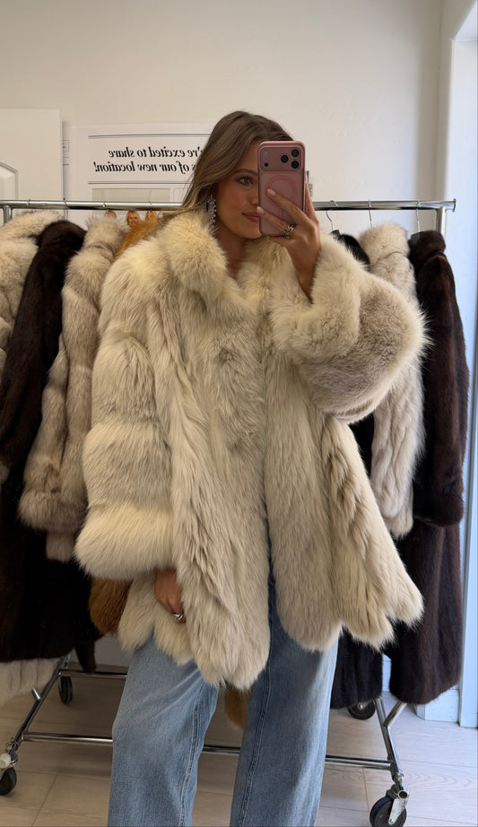 #8 Vintage White Fox Stroller Size Medium