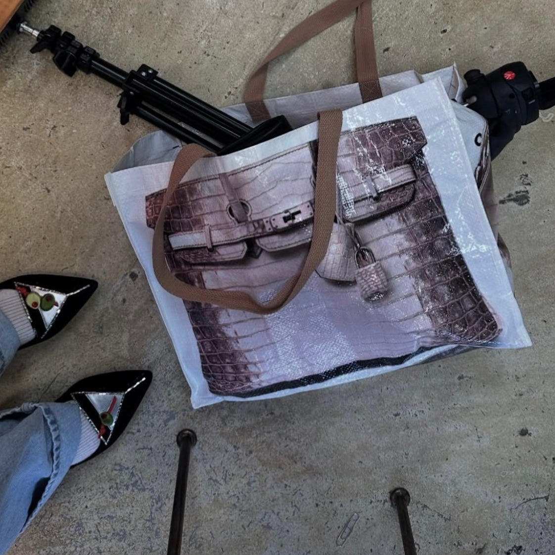 NEW!! Icon Medium Tote Bag in 5 Colors