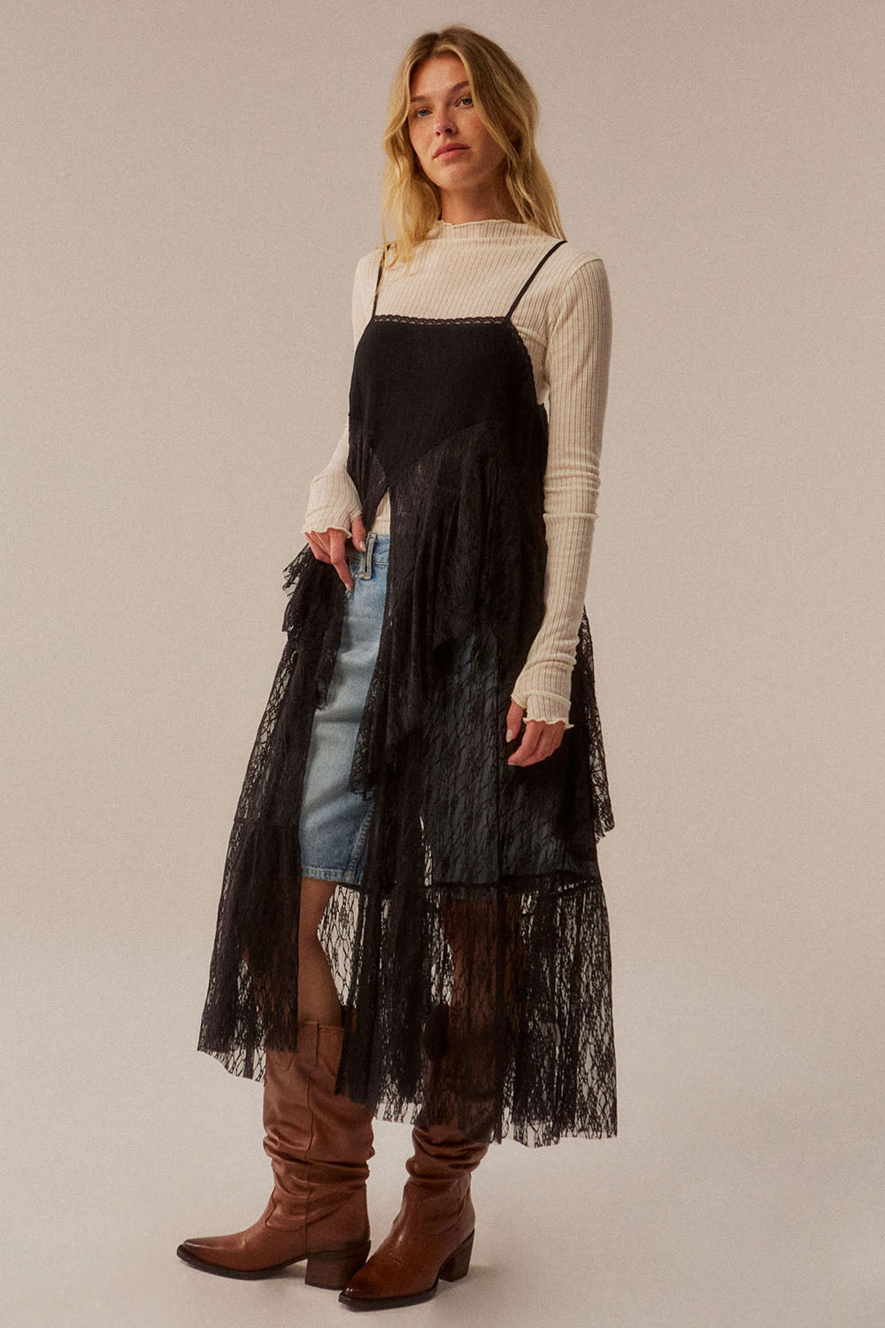 Ruffle Lace High-Low Top in Black