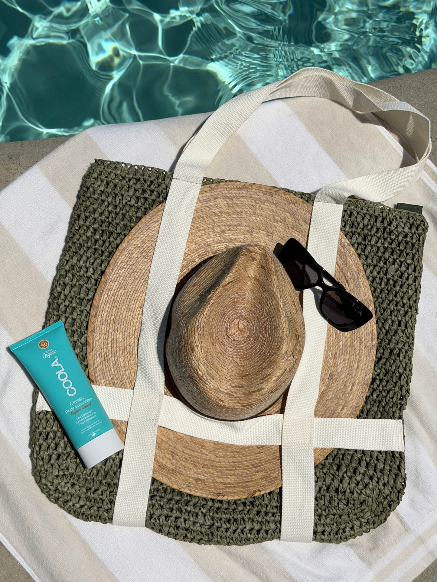 Hat Carrying Beach Bag in Olive