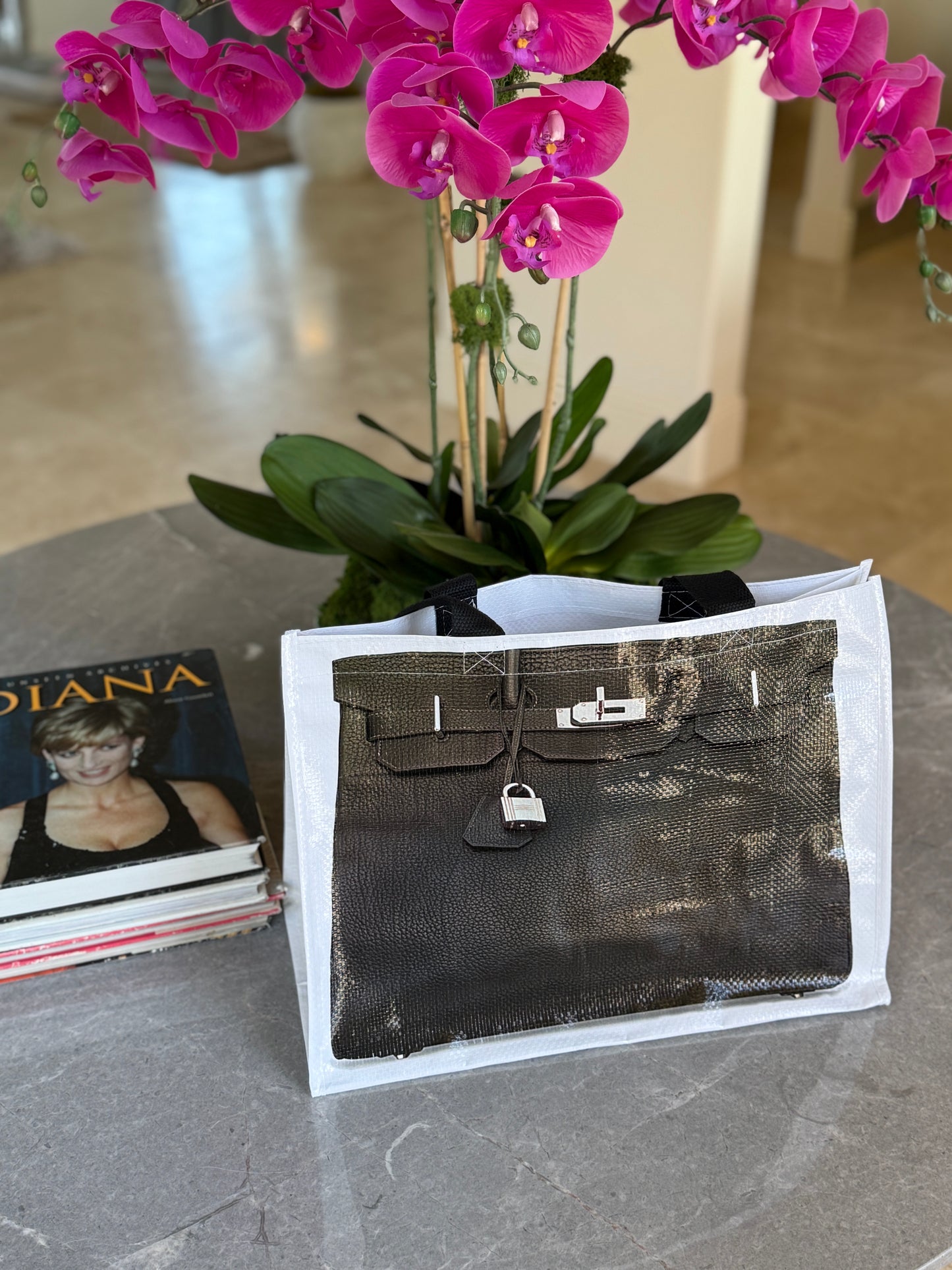 NEW!! Icon Medium Tote Bag in 5 Colors