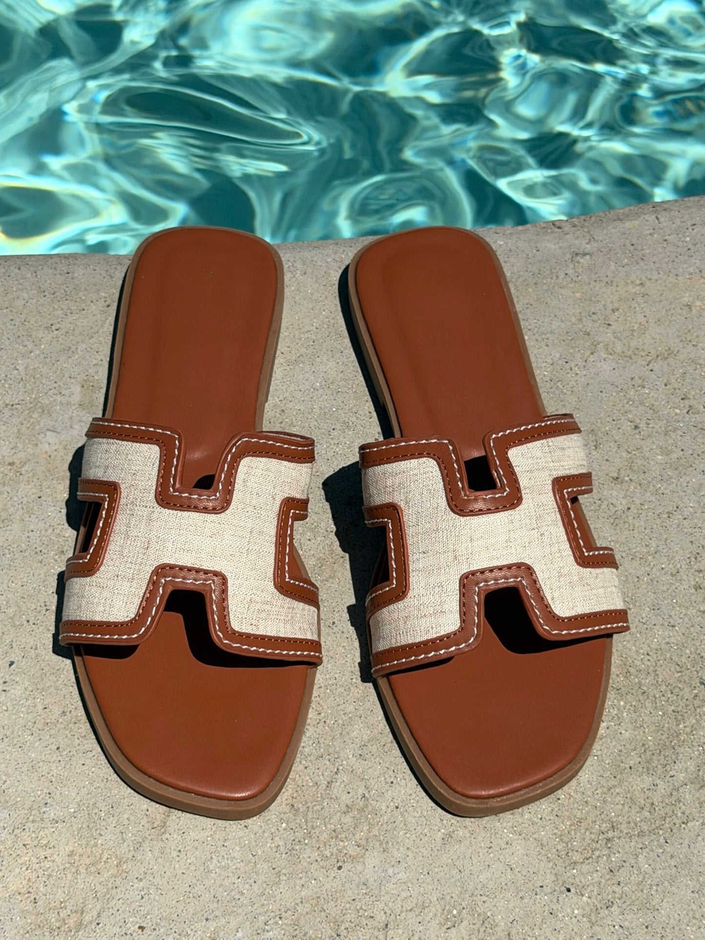 Island Luxe Contrast Slide in Brown