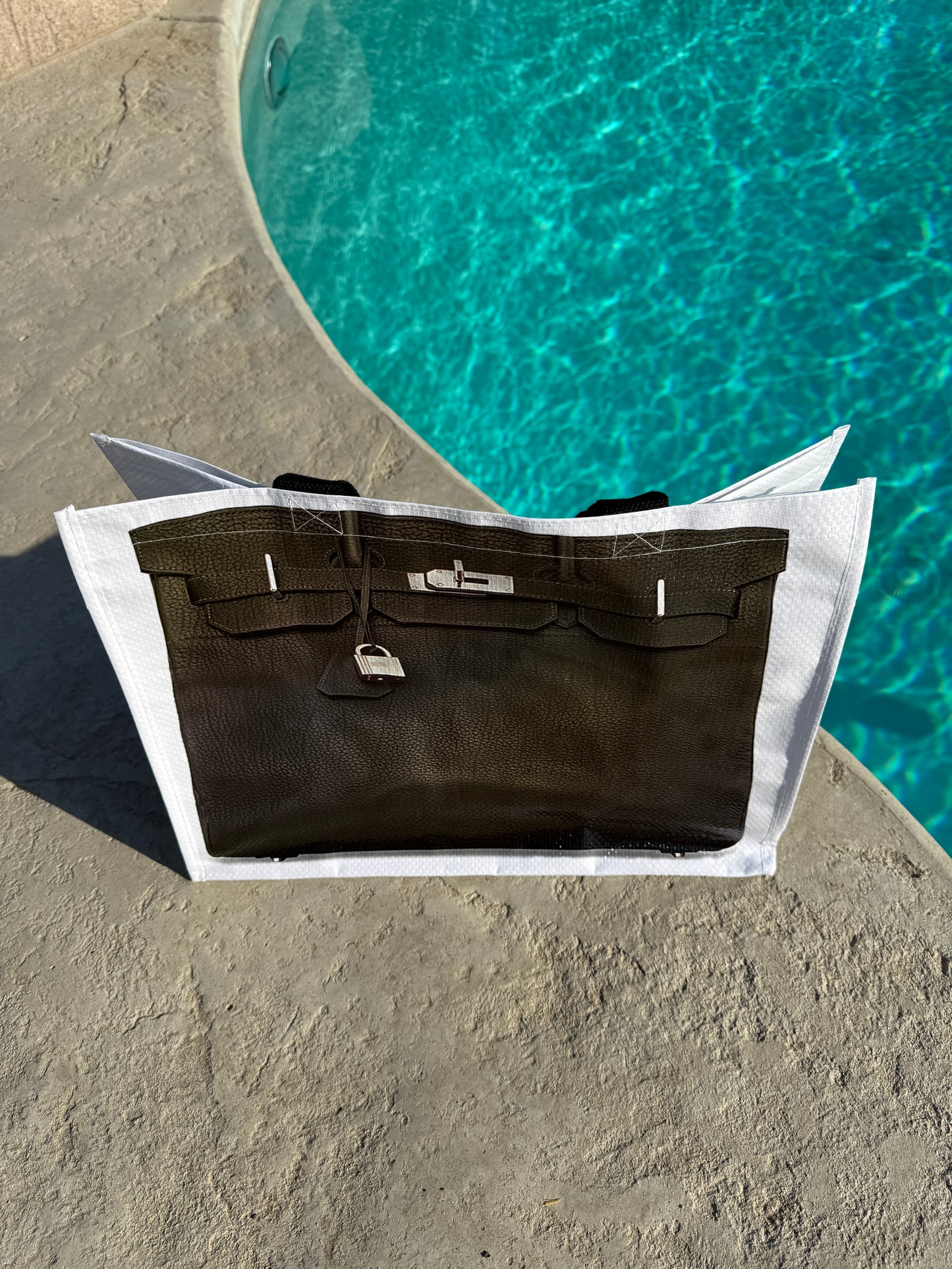 NEW!! Icon Medium Tote Bag in 5 Colors