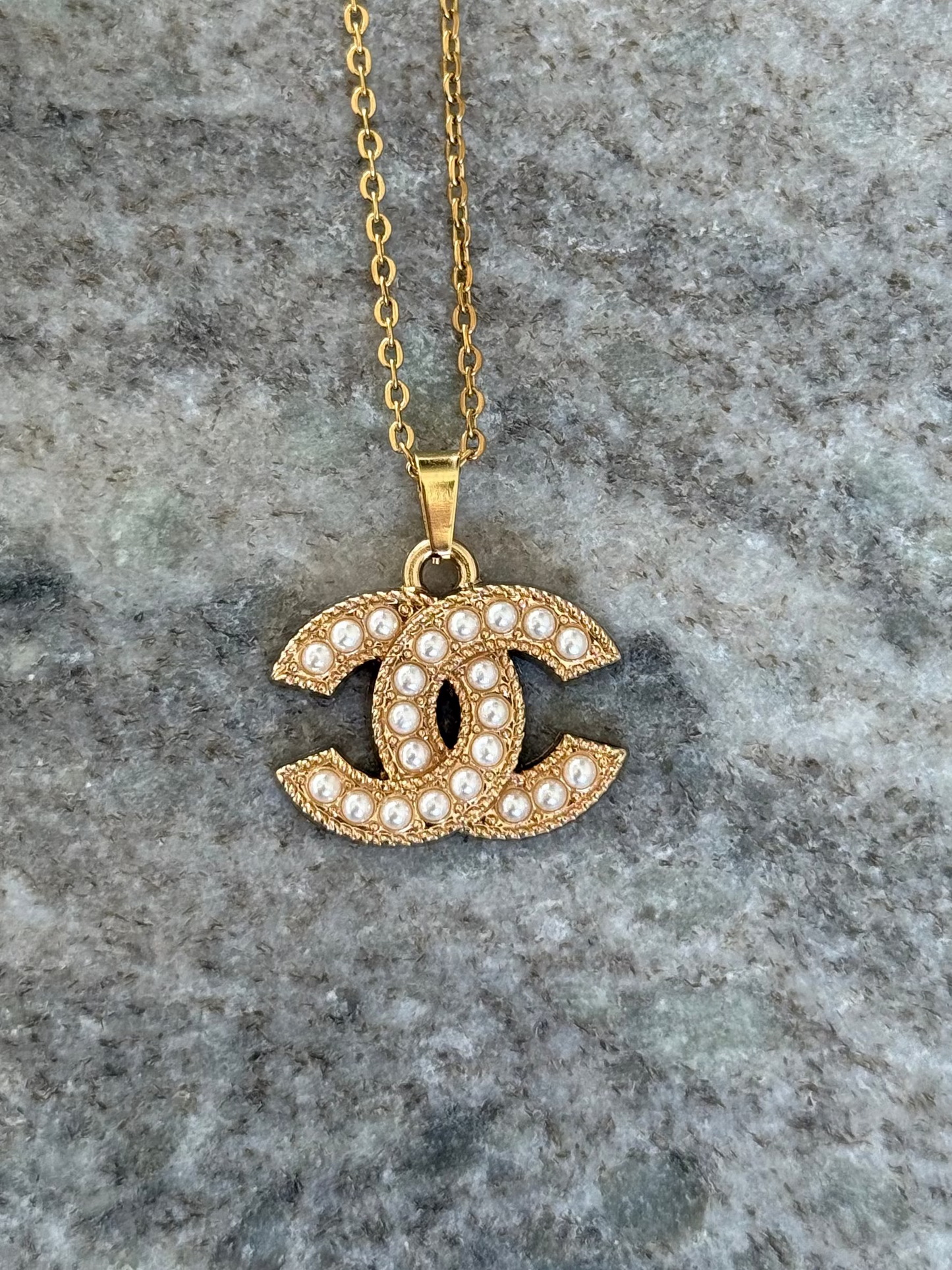 Authentic Vintage Pearl Pendant Necklace