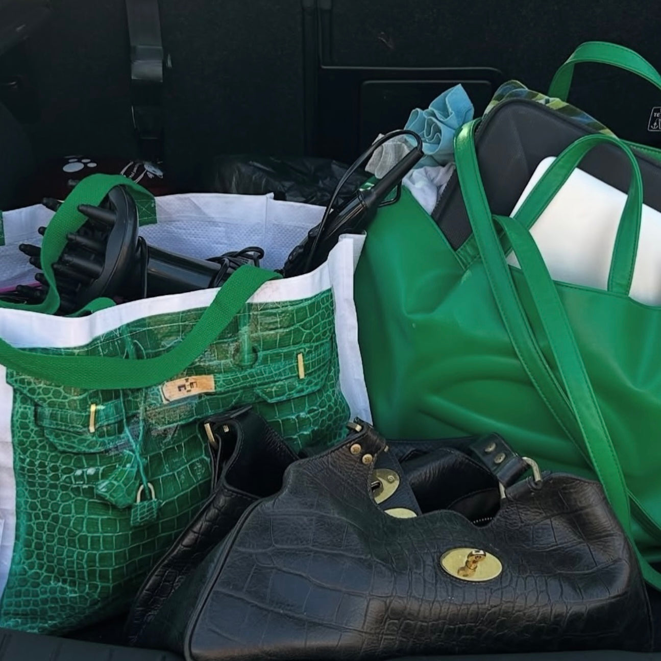 NEW!! Icon Medium Tote Bag in 5 Colors