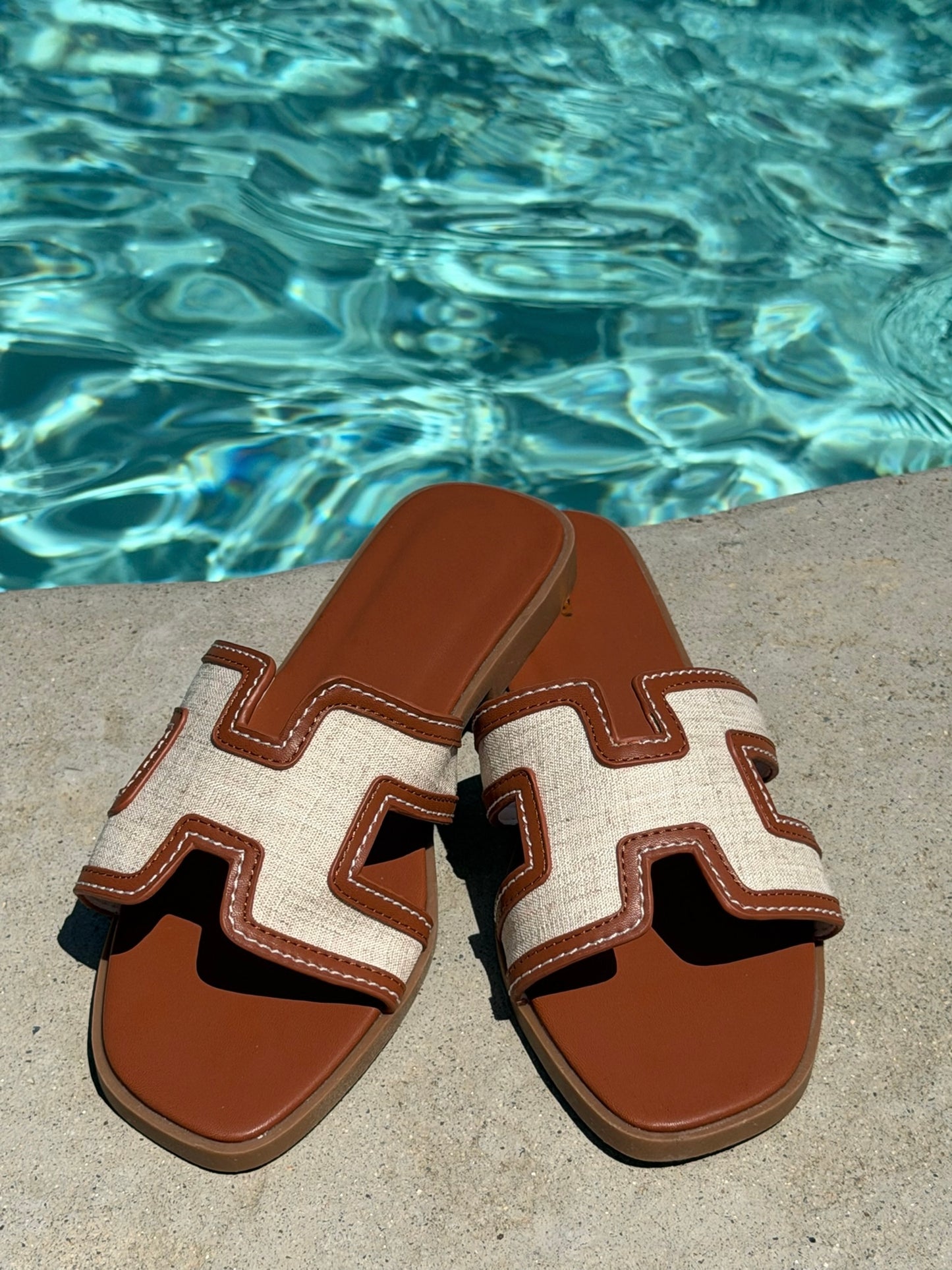 Island Luxe Contrast Slide in Brown