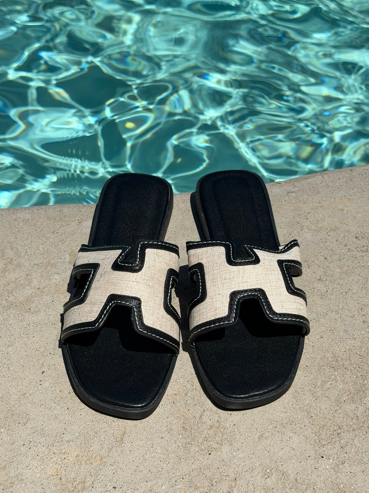 Island Luxe Contrast Slide in Black
