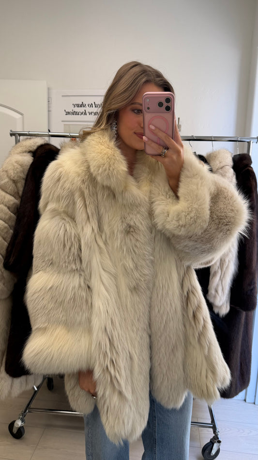 #8 Vintage White Fox Stroller Size Medium