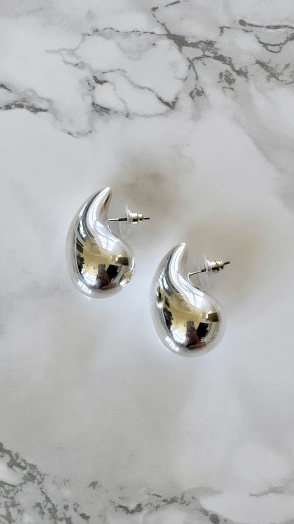 NEW!! 18k Silver Plated Drop Earrings