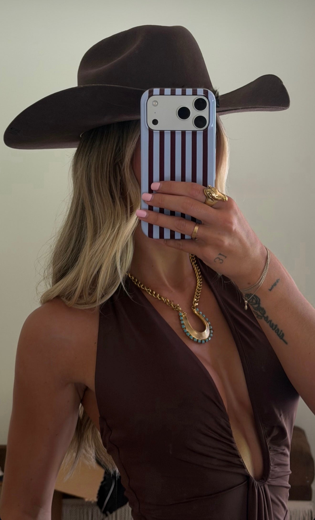 AS SEEN ON LAINEY! Horseshoe Necklace w/ Turquoise Stones