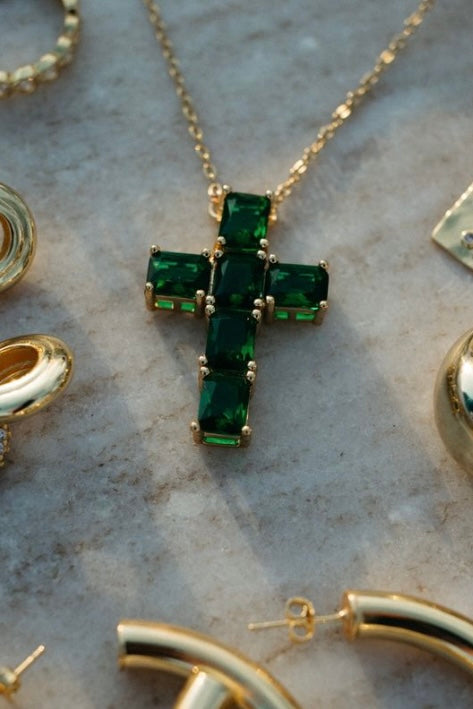 “AS SEEN ON LAINEY WILSON”!! Emerald Stone 18k Gold Plated Cross Pendant Necklace