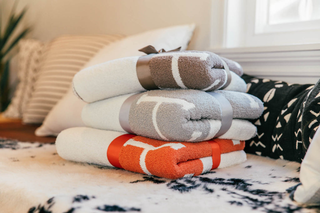 BEST SELLER!! Comfy Luxe Throw Blanket in 9 Colors