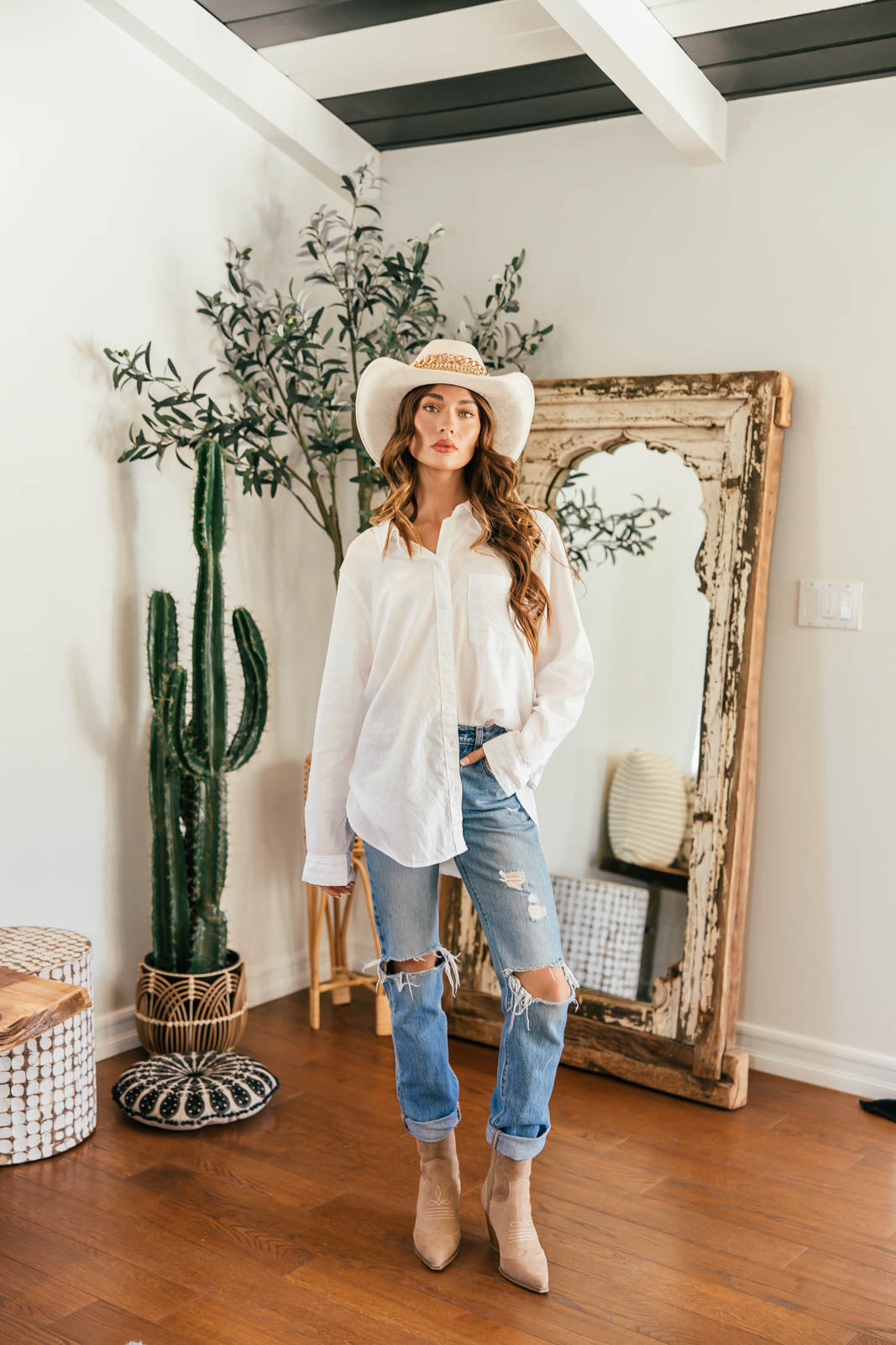 NEW!! The “Beth Dutton” Chain Banded Suede Hat in Ivory