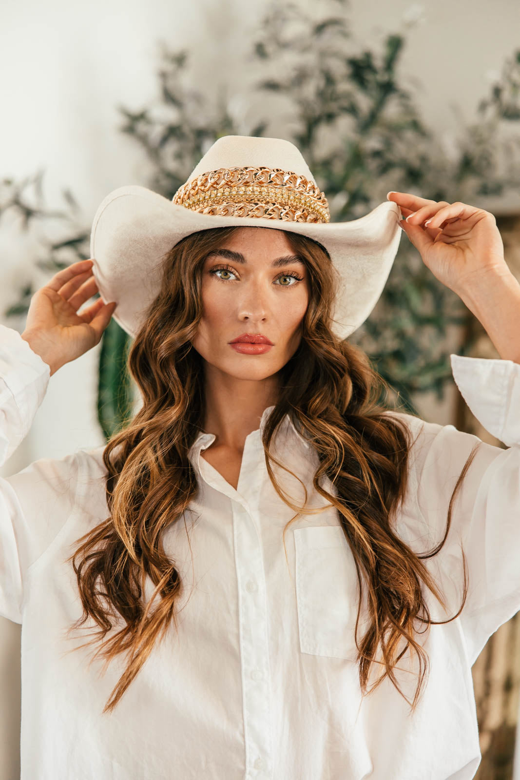 NEW!! The “Beth Dutton” Chain Banded Suede Hat in Ivory