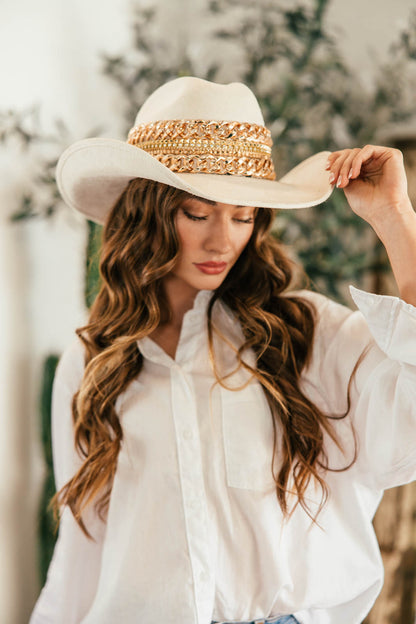 NEW!! The “Beth Dutton” Chain Banded Suede Hat in Ivory