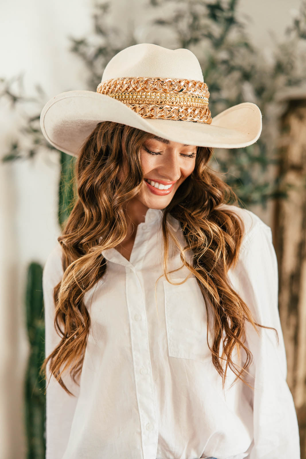 NEW!! The “Beth Dutton” Chain Banded Suede Hat in Ivory