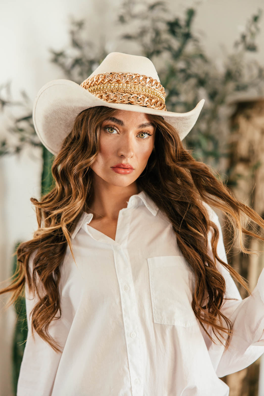 NEW!! The “Beth Dutton” Chain Banded Suede Hat in Ivory