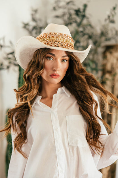 NEW!! The “Beth Dutton” Chain Banded Suede Hat in Ivory