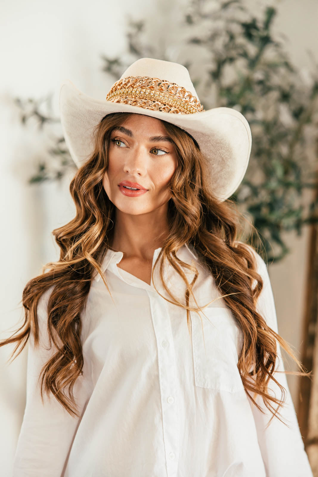 NEW!! The “Beth Dutton” Chain Banded Suede Hat in Ivory