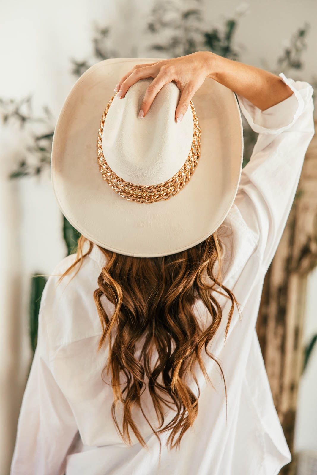 NEW!! The “Beth Dutton” Chain Banded Suede Hat in Ivory