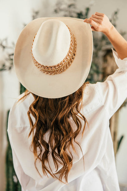 NEW!! The “Beth Dutton” Chain Banded Suede Hat in Ivory