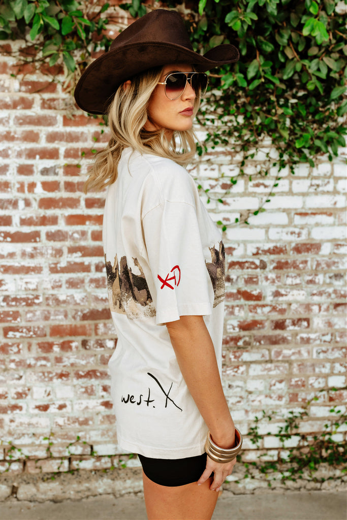 NEW!! Wild Horse Short Sleeve Tee in Ivory by DARLIN' Brand