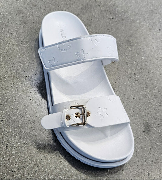 FINAL SALE!! The Roma Embossed Sandal in White