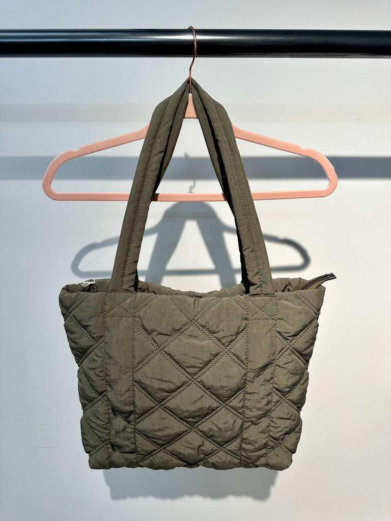 NEW!! Quilted Puff Tote w/ Embroidery