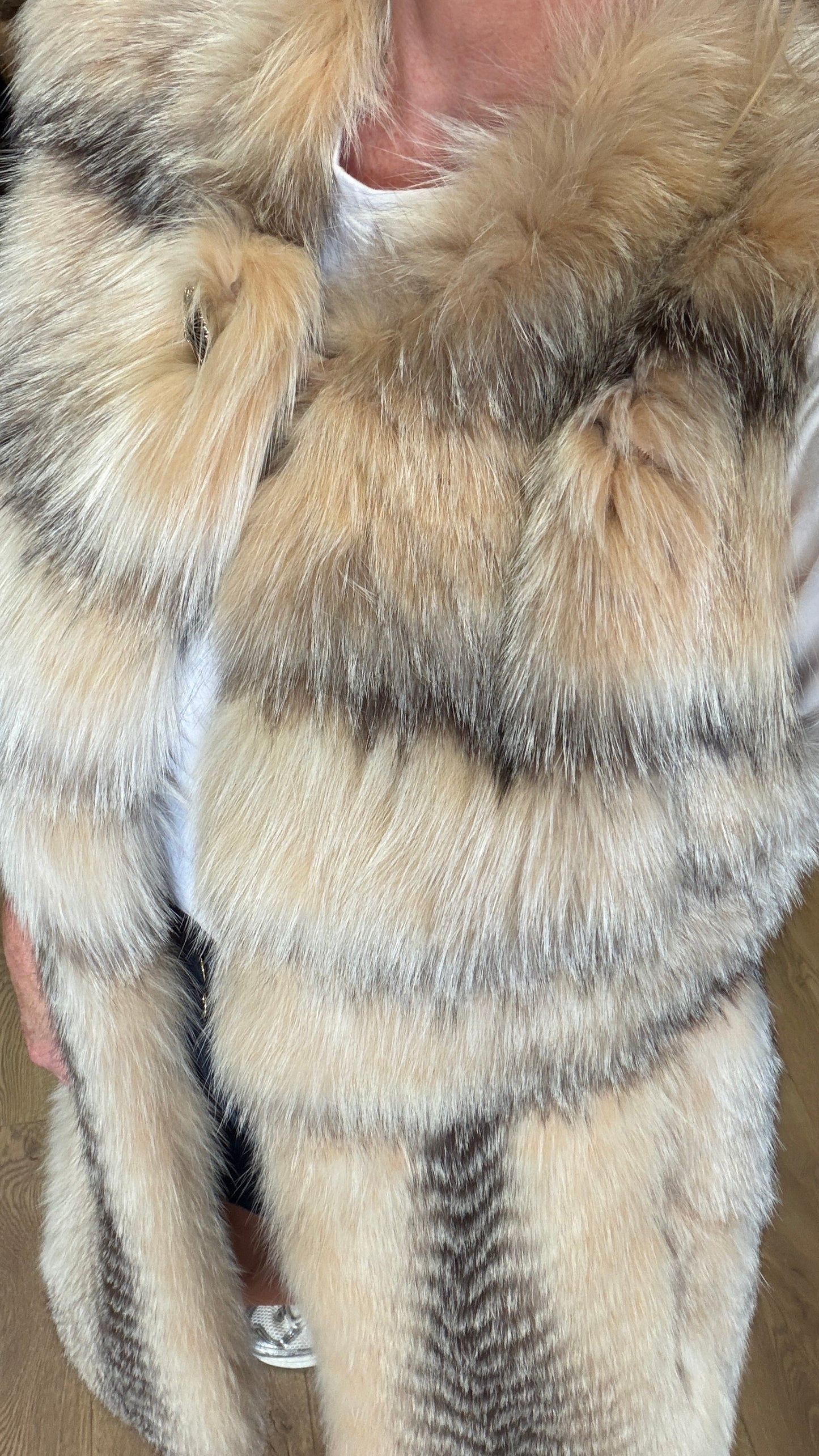 #110 Vintage Feathered Fox Fur Vest Size Small/Large