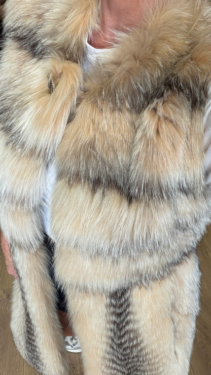 #110 Vintage Feathered Fox Fur Vest Size Small/Large