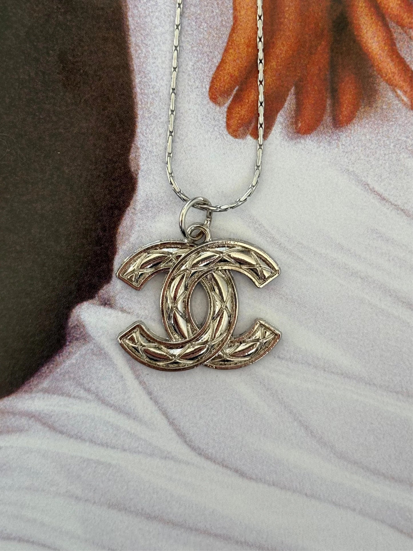 NEW!! Authentic Vintage Queenie Pendant in Silver