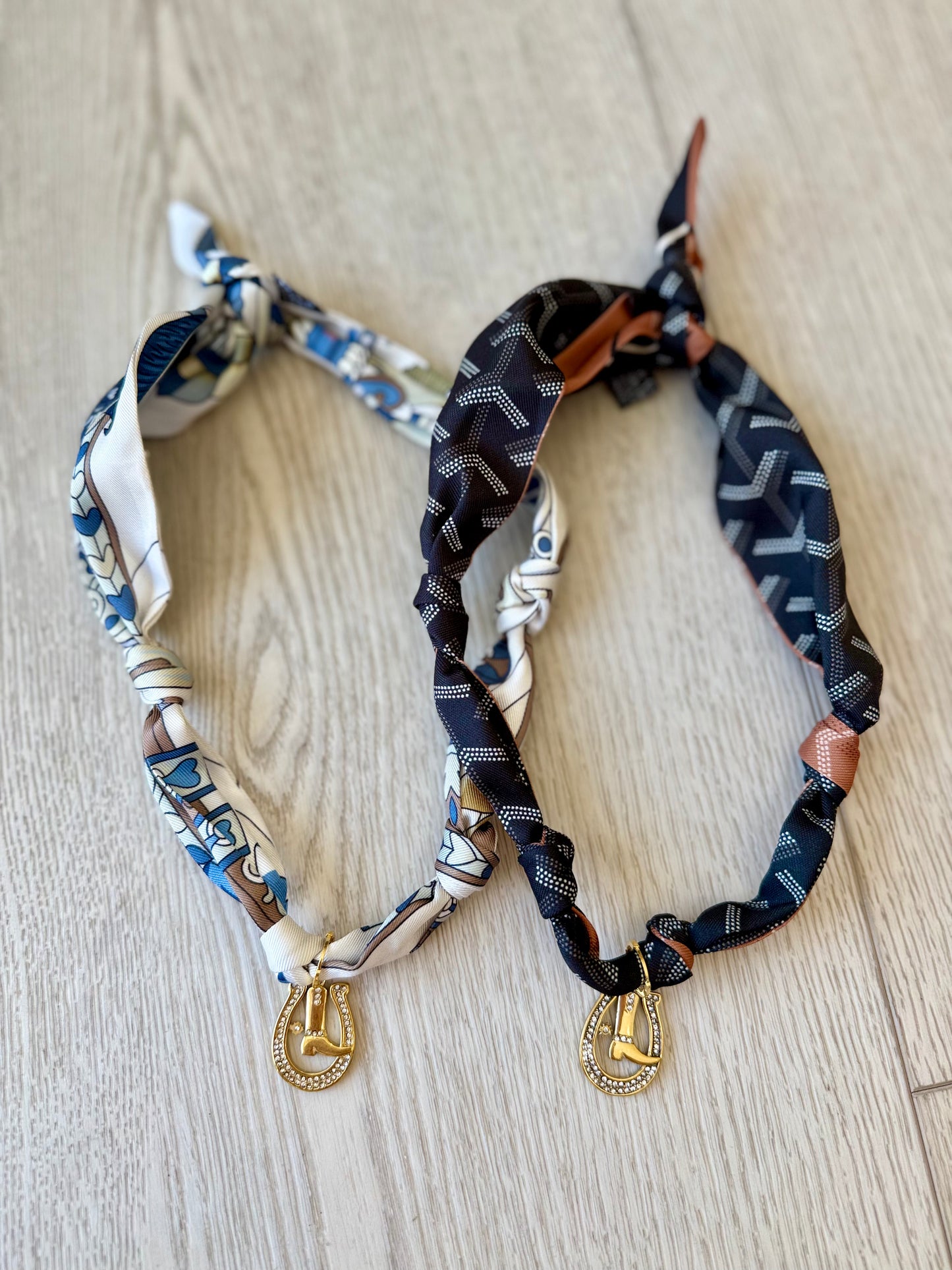 FINAL SALE!! Horseshoe Scarf Necklace in 2 Colors