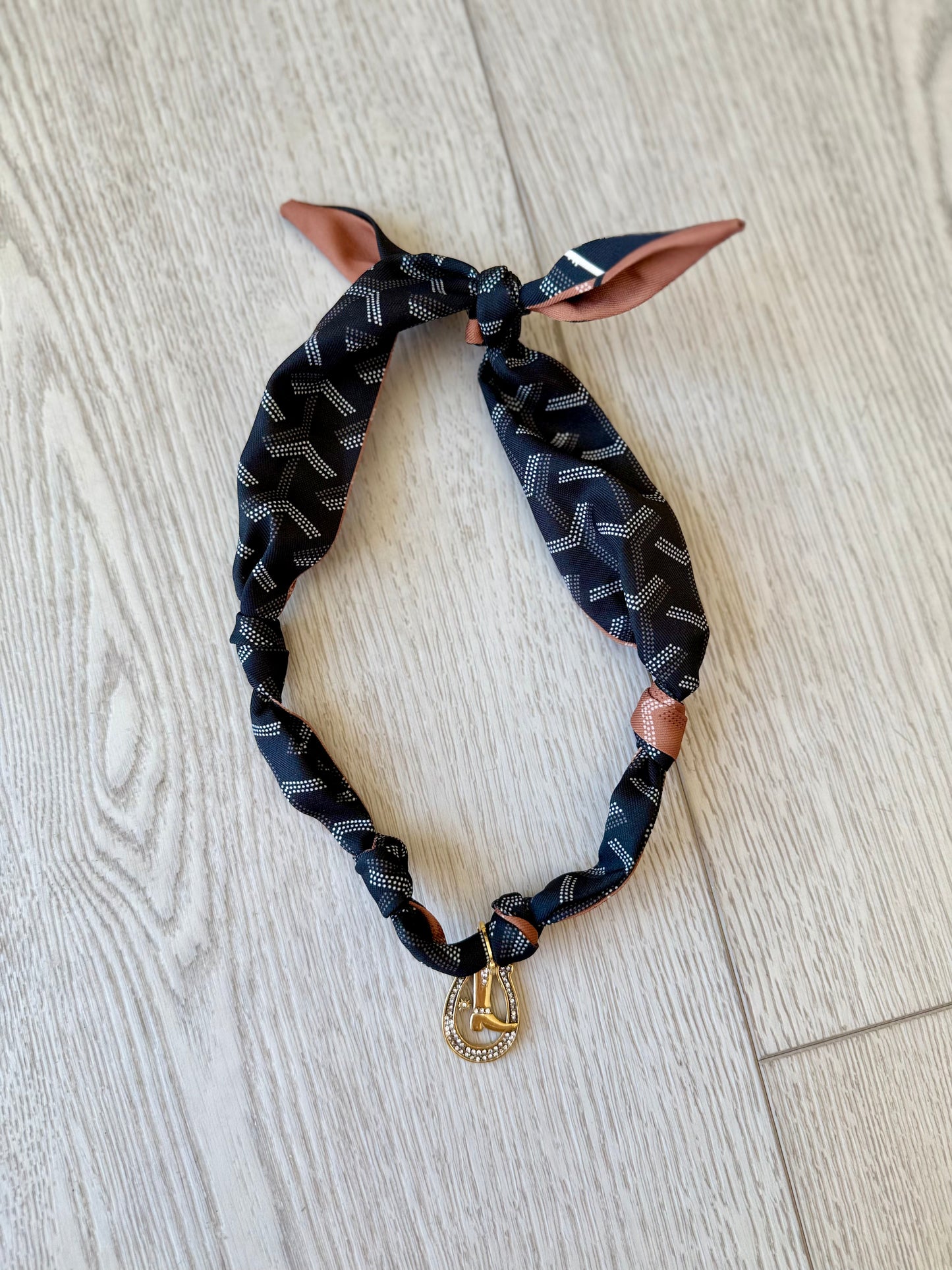 FINAL SALE!! Horseshoe Scarf Necklace in 2 Colors