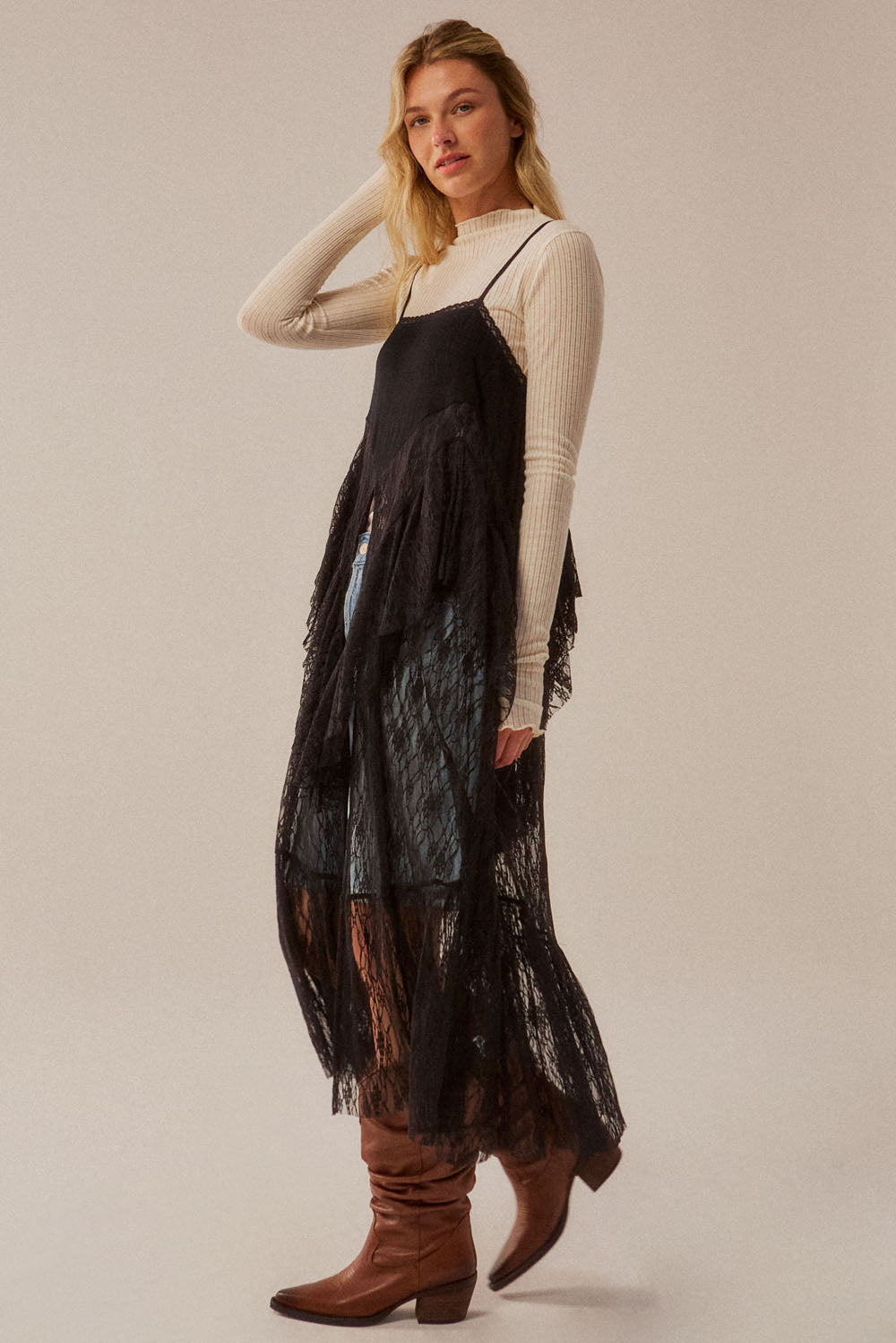Ruffle Lace High-Low Top in Black