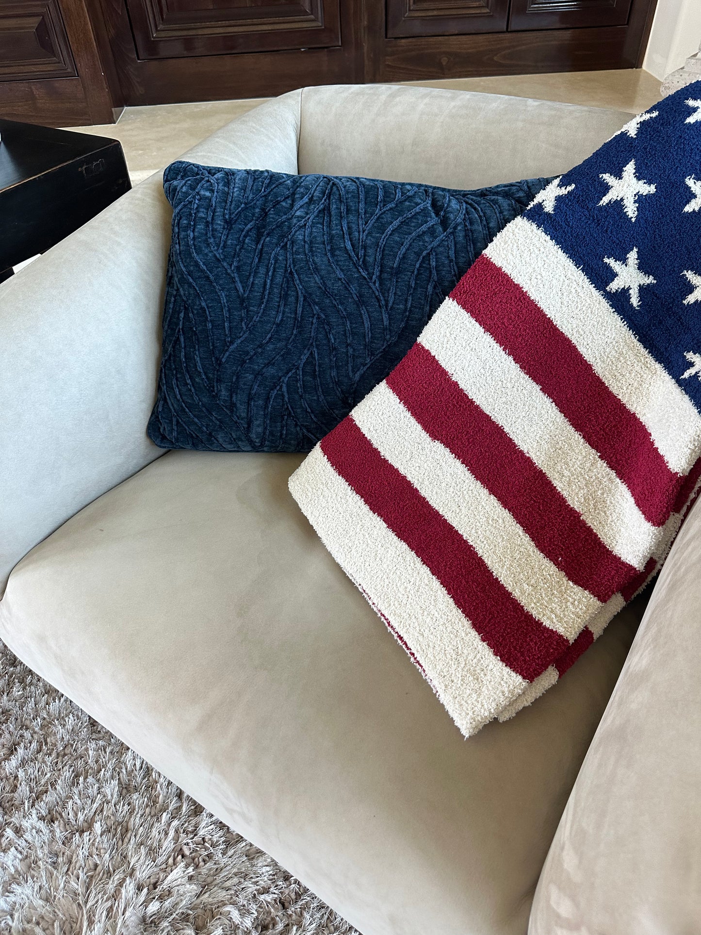NEW!! Comfy Luxe "American Flag" Reversible Throw Blanket