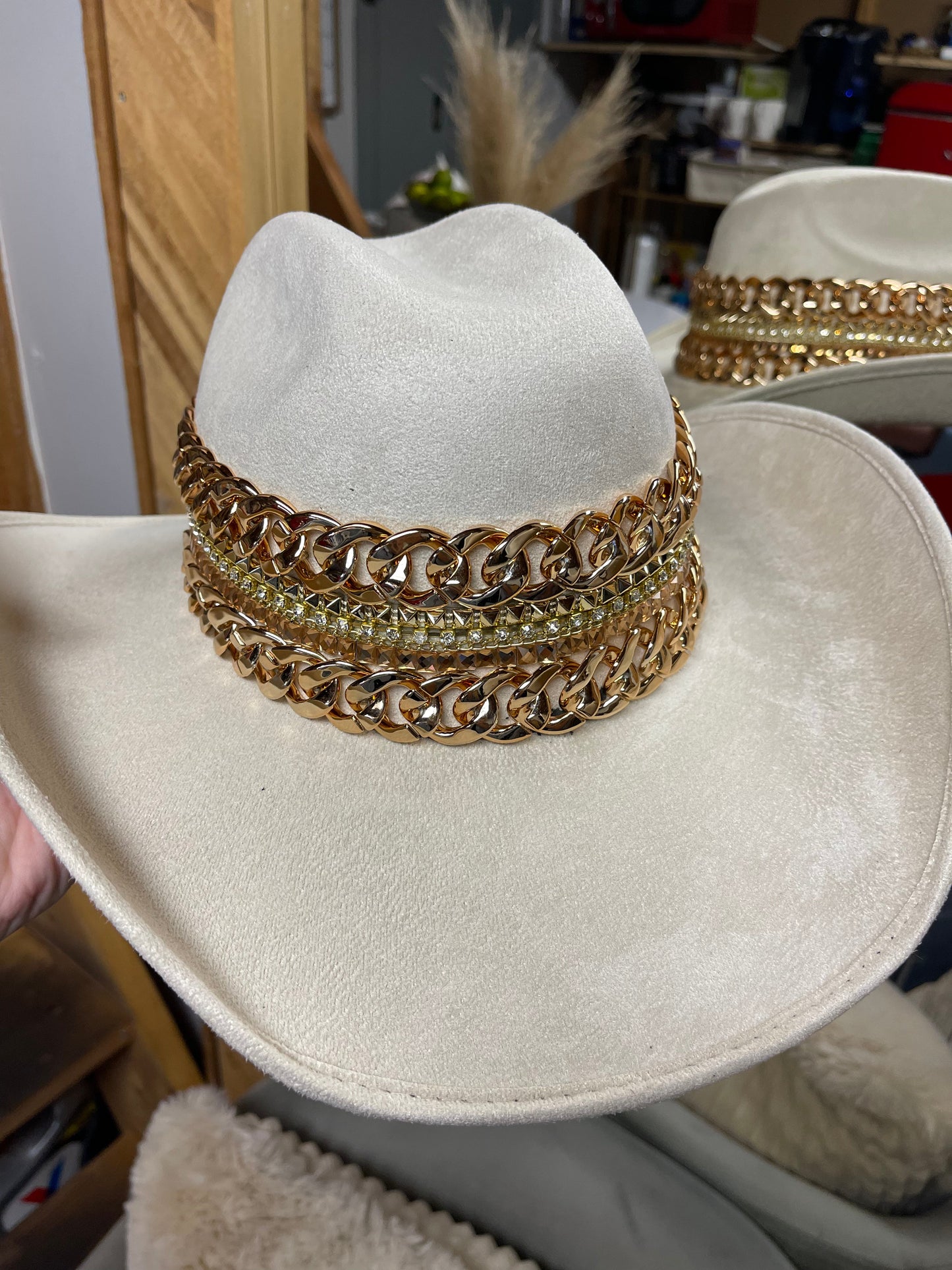 NEW!! The “Beth Dutton” Chain Banded Suede Hat in Ivory