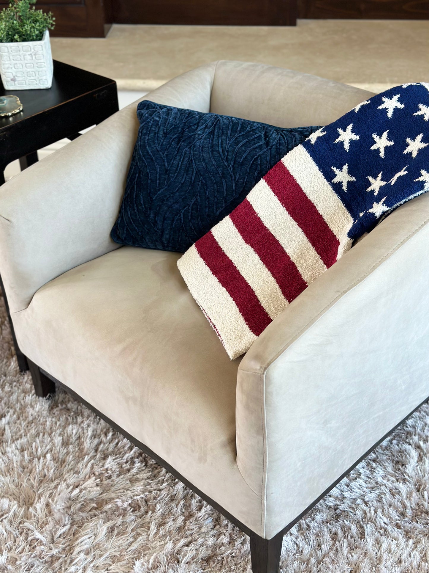 NEW!! Comfy Luxe "American Flag" Reversible Throw Blanket